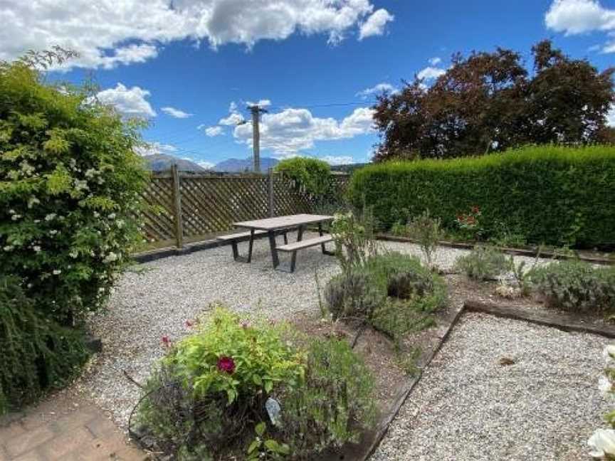 Rose Garden Cottage in Central Wanaka, Wanaka, New Zealand
