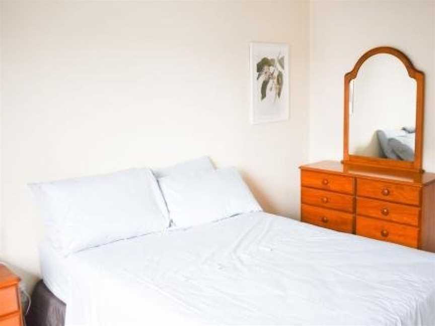 Stunning 2 Bed CBD Apartment 110m2 Two Carparks!, Eden Terrace, New Zealand