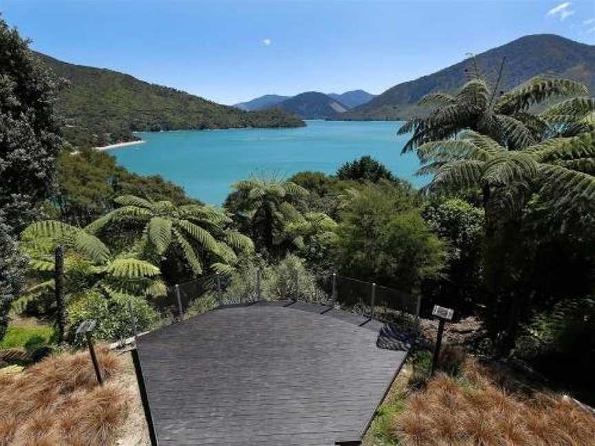 Sacred Rest - Moetapu Bay Holiday Home, New Zealand
