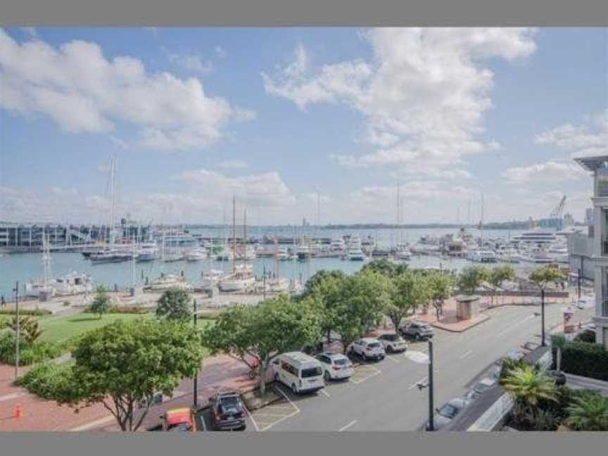 Spacious Apt w/Harbour View, Free Parking & Pool!, Eden Terrace, New Zealand