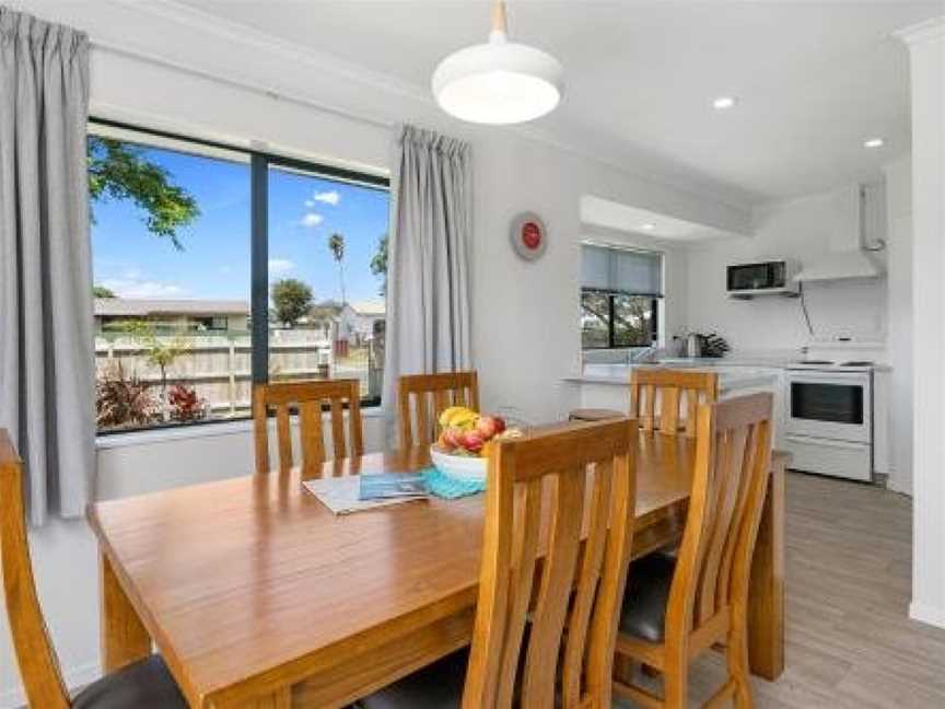 The Beach House - Papamoa Holiday Home, Papamoa, New Zealand