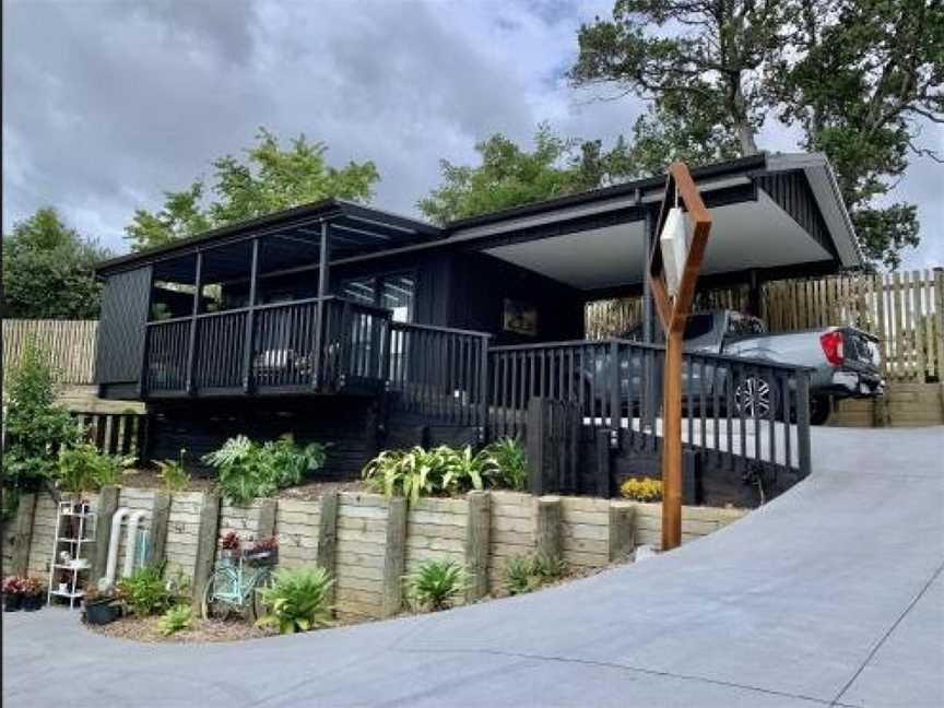 THE BOAT SHED, Matakana River, Highbury (Palmerston North), New Zealand