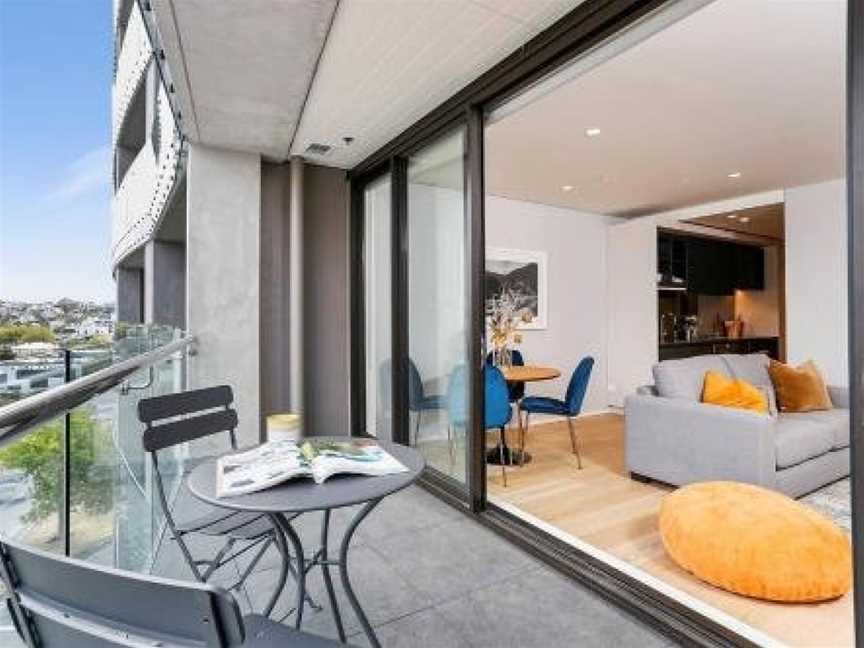 Modern elegance with sunny balcony near Vic park, Eden Terrace, New Zealand