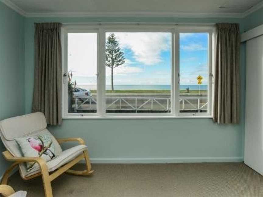 Westshore Beachfront - Napier Holiday Home, Napier, New Zealand