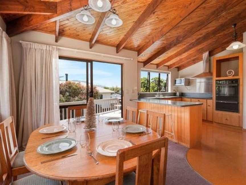 Woodland Grove - Lake Taupo Holiday Home, Taupo, New Zealand