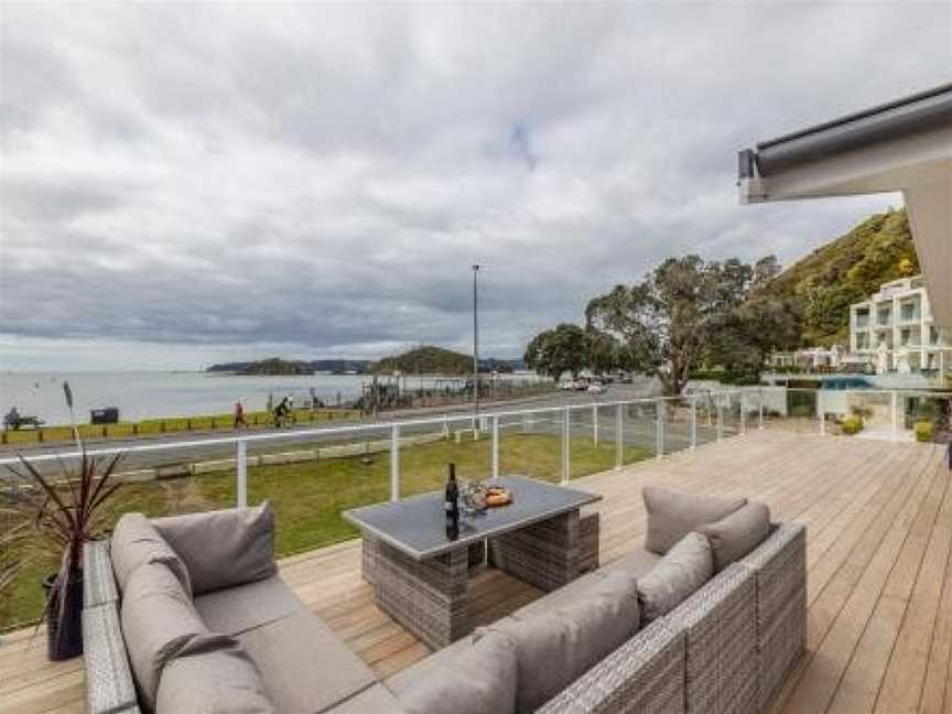 Waterfront Beach House - Paihia Holiday Home, Paihia, New Zealand