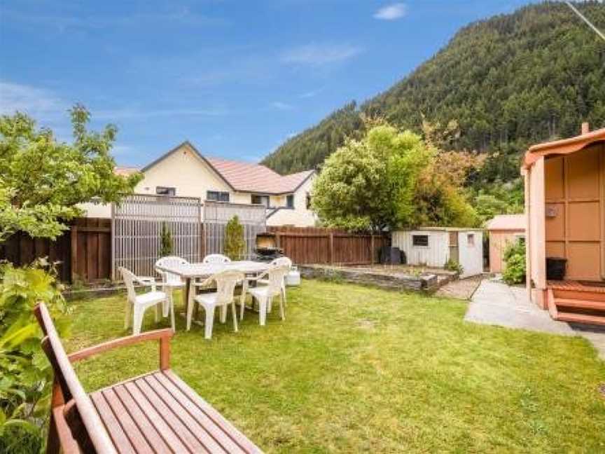 Central Peach - Queenstown Holiday Home, Argyle Hill, New Zealand