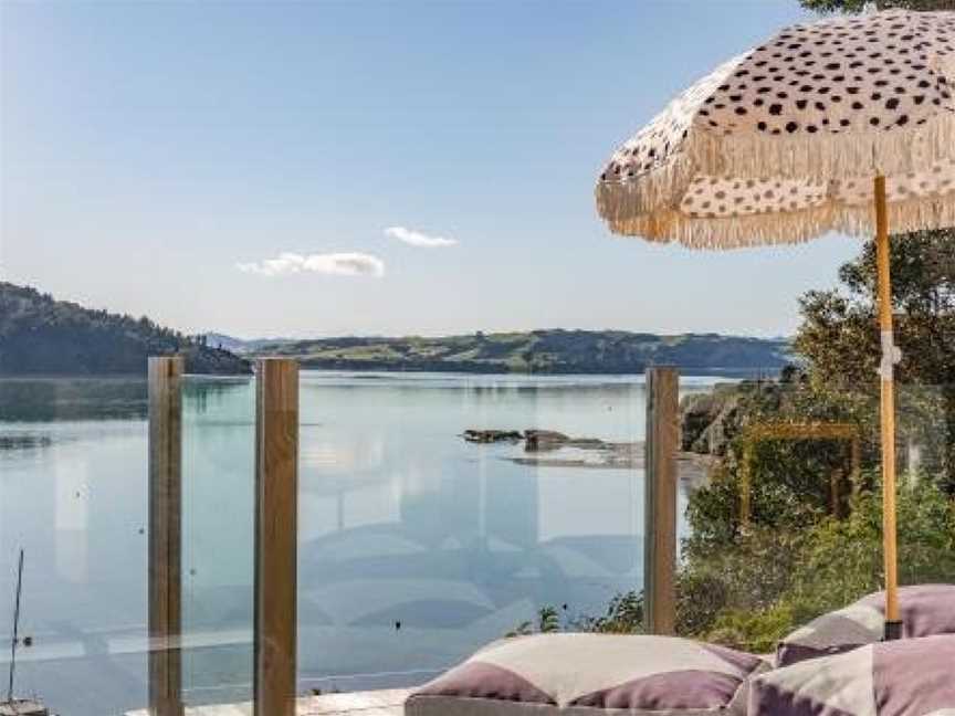 Secluded waterfront escape w/ private bay access, Raglan, New Zealand