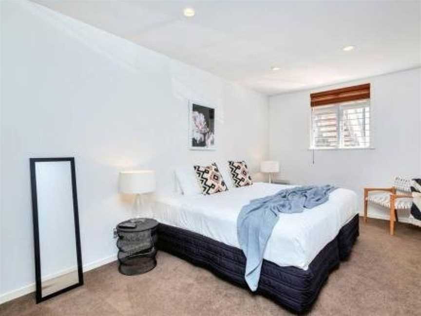 Spacious 2 Bedroom Newmarket Apartment with Carpark, Eden Terrace, New Zealand