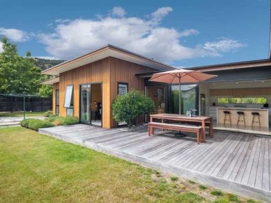 Sierra Oasis - Modern Wanaka Holiday Home, Wanaka, New Zealand
