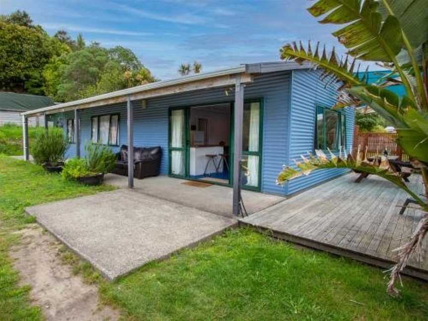 Beachside Bach - Ligar Bay Holiday Home, East Takaka, New Zealand