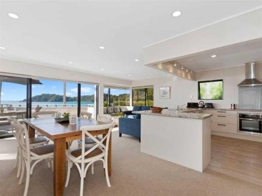 Spectacular Woolleys Bay - Matapouri Holiday Home, Tutukaka, New Zealand