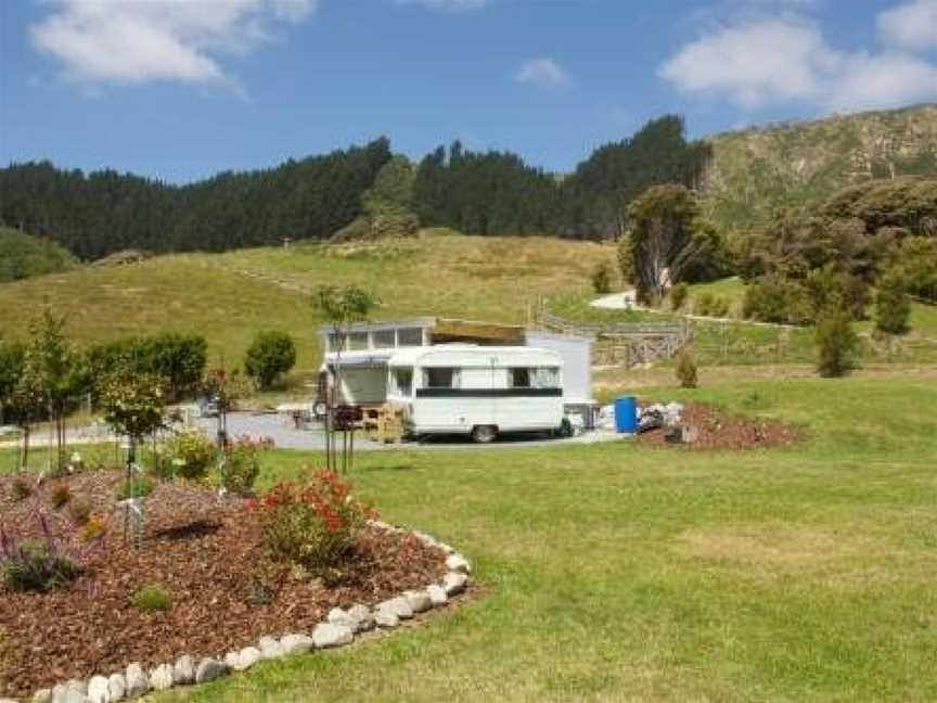 The Woolshed Caravans, East Takaka, New Zealand