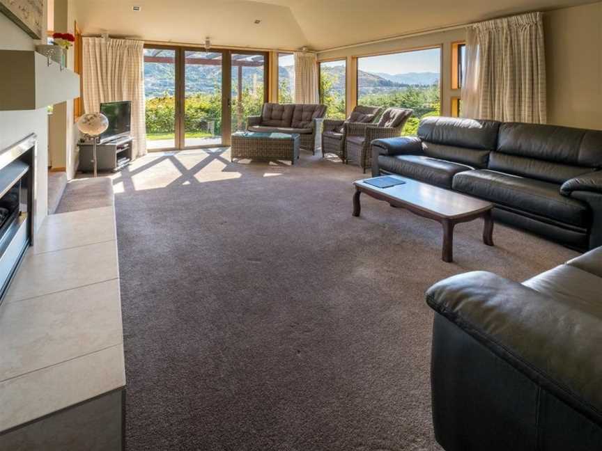 Queenstown Villa with Amazing Lake Views, Argyle Hill, New Zealand