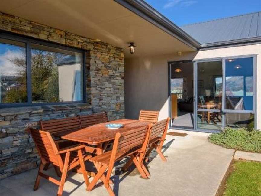 Mount Iron Magic - Wanaka Holiday Home, Wanaka, New Zealand