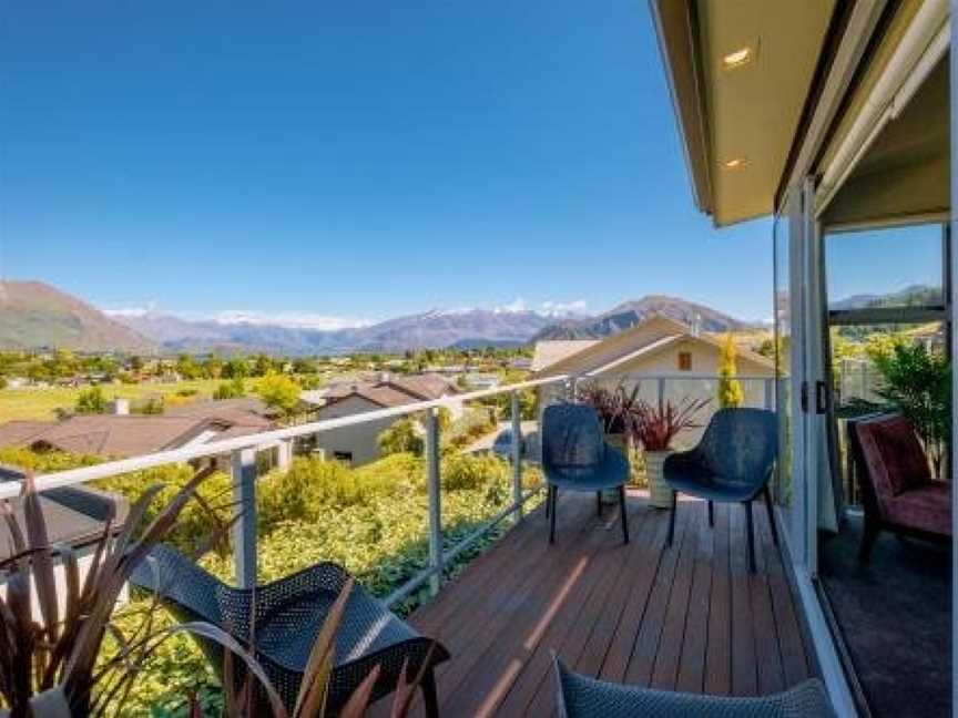Kings View - Wanaka Holiday Home, Wanaka, New Zealand