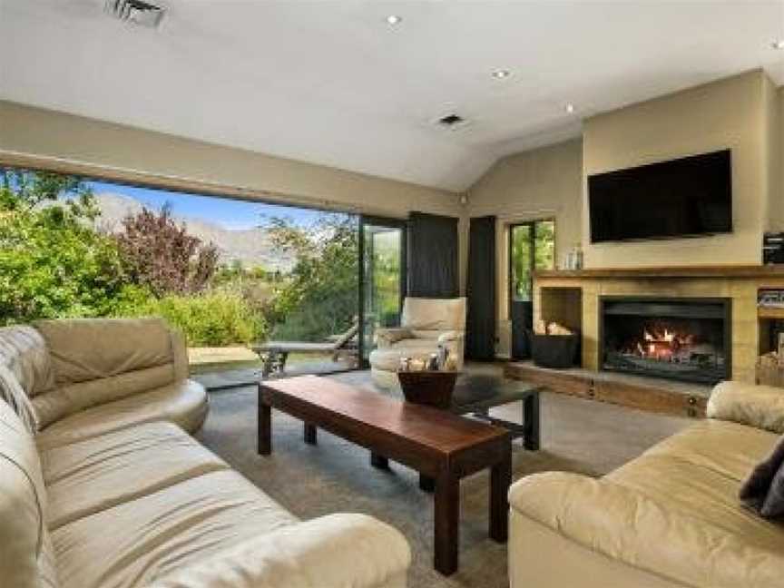 Fit for a King - Wanaka Holiday Home, Wanaka, New Zealand