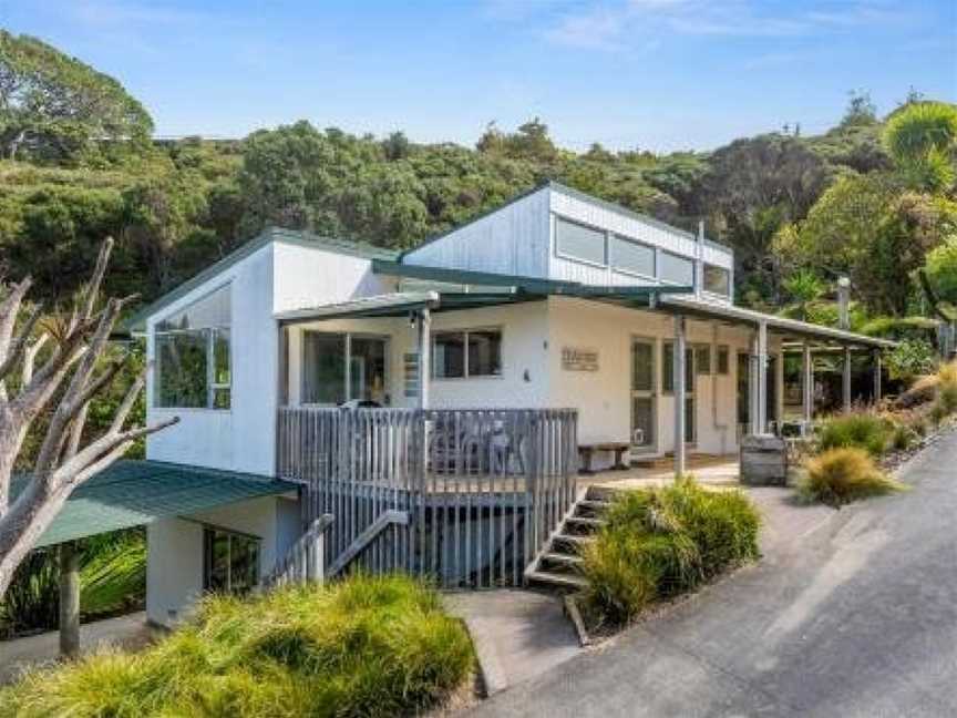 The Outlook - Whangaumu Bay Holiday Home, Ngunguru, New Zealand