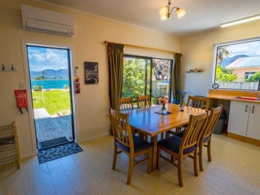 The Old Bakery - Collingwood Holiday Home, Golden Bay, New Zealand
