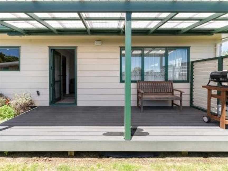 Sunrise Getaway - Rotorua Holiday Home, Mourea, New Zealand