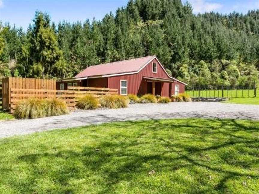 The Red Barn - Lake Okareka Holiday Home, Mourea, New Zealand