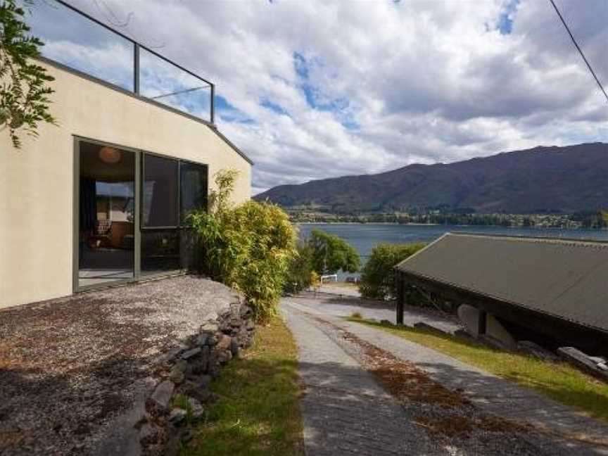 Lakeside Serenity - Wanaka Holiday Home, Wanaka, New Zealand