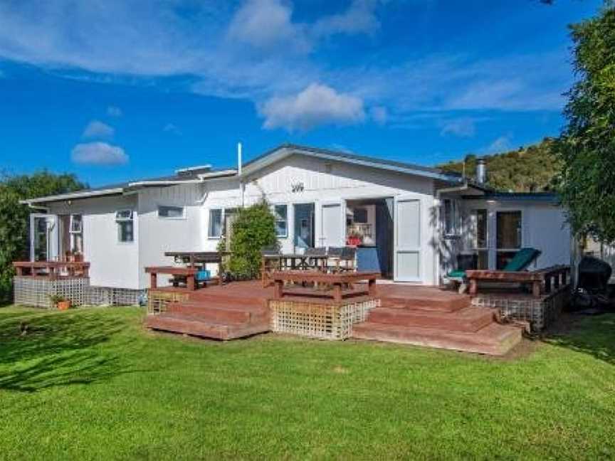 Teal Bay Treasure - Teal Bay Holiday Home, Whangaruru North, New Zealand