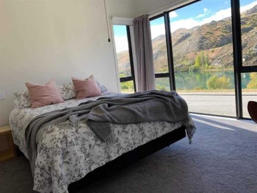 Lakefront Luxury In Old Cromwell **New 3BR Home**, Cromwell, New Zealand