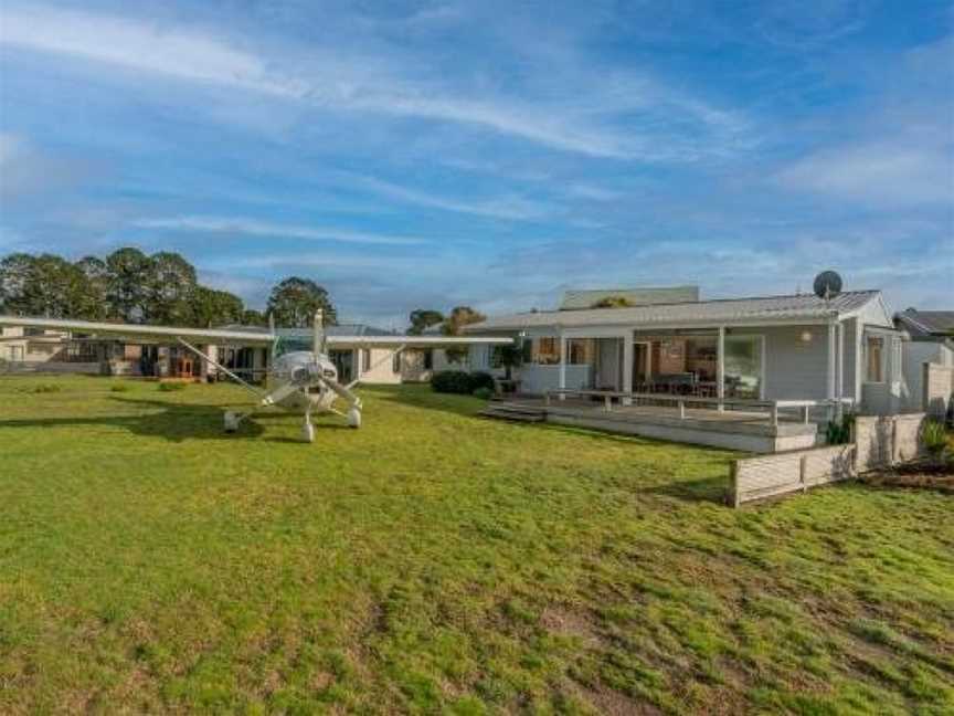 Hangar 17 - Pauanui Holiday Home, Pauanui, New Zealand