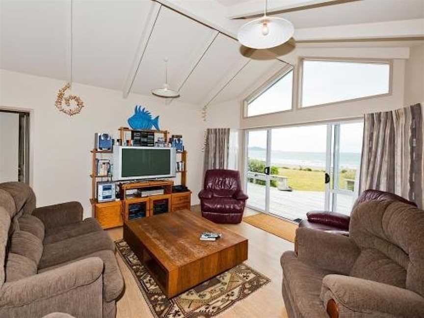 Matarangi Beachfront House - Matarangi Holiday Home, Matarangi, New Zealand