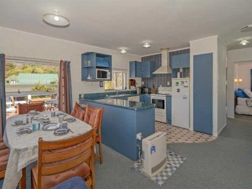 Scotts Base - Whiritoa Beach Holiday Home, Whangamata, New Zealand