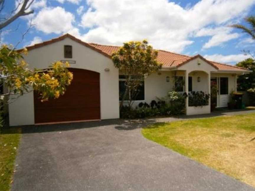 Baskervilla - Whangamata Holiday Home, Whangamata, New Zealand
