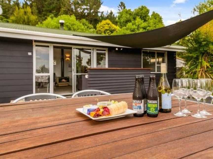 Fantail Cottage - Lake Rotoiti Holiday Home, Lake Okataina, New Zealand