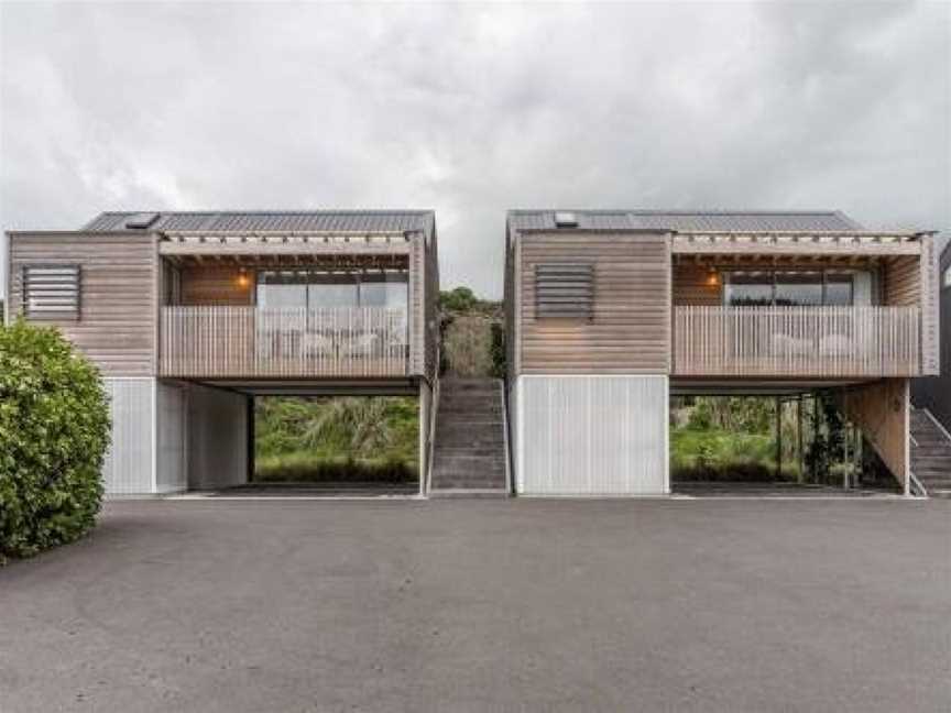 Side x side Apts. sleep 8, perfect for 2 families, Raglan, New Zealand