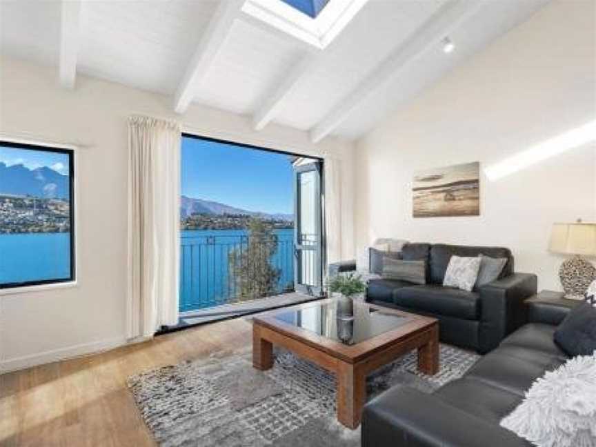 255 on The Lake - Lakefront Views and Close to Town, Argyle Hill, New Zealand