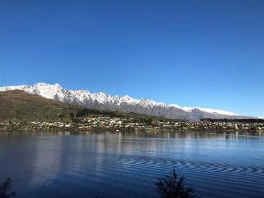 By The Lake Villa Lago Summer Stays close to town, Argyle Hill, New Zealand