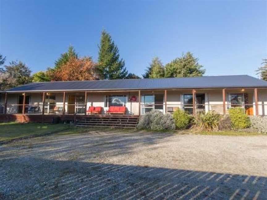 The Long House - Wanaka Holiday Home - Bachcare NZ, Wanaka, New Zealand