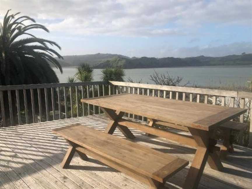 Tawatahi Cottage, Raglan, New Zealand