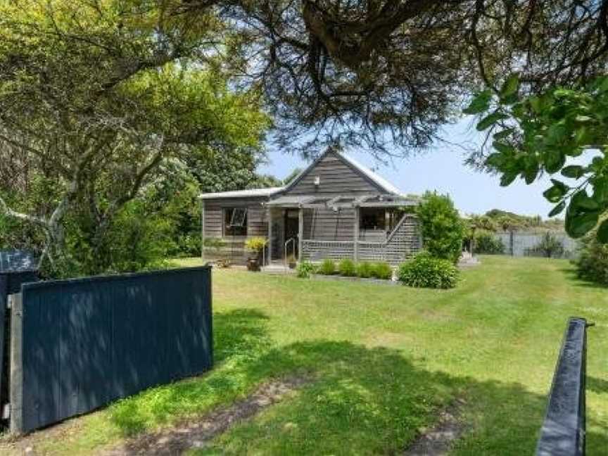 Waimea Cottage - Waikanae Holiday Home, Paraparaumu, New Zealand
