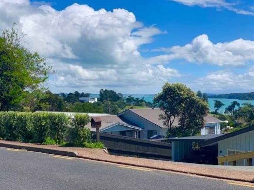 Jellicoe Views - Surfdale Holiday Home, Waiheke Island (Suburb), New Zealand