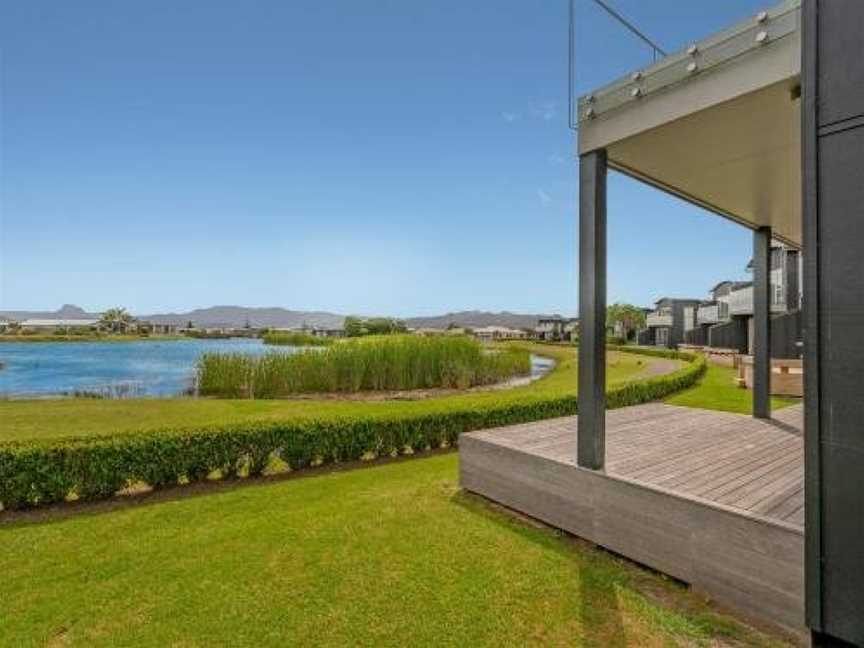 Lakeside Villa Retreat - Matarangi Downstairs Holiday Unit, Matarangi, New Zealand