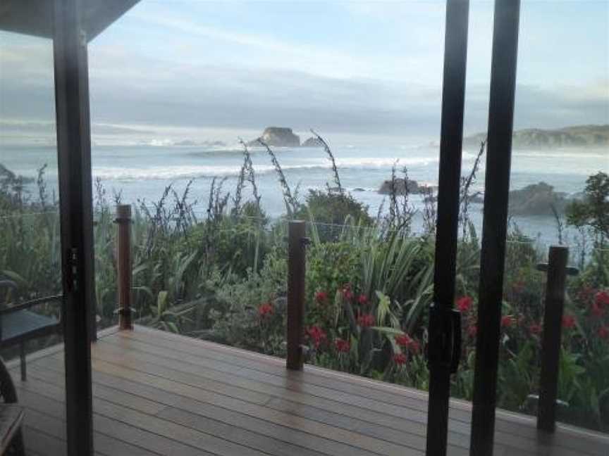 The Bay House Beachfront Accommodation, Westport, New Zealand