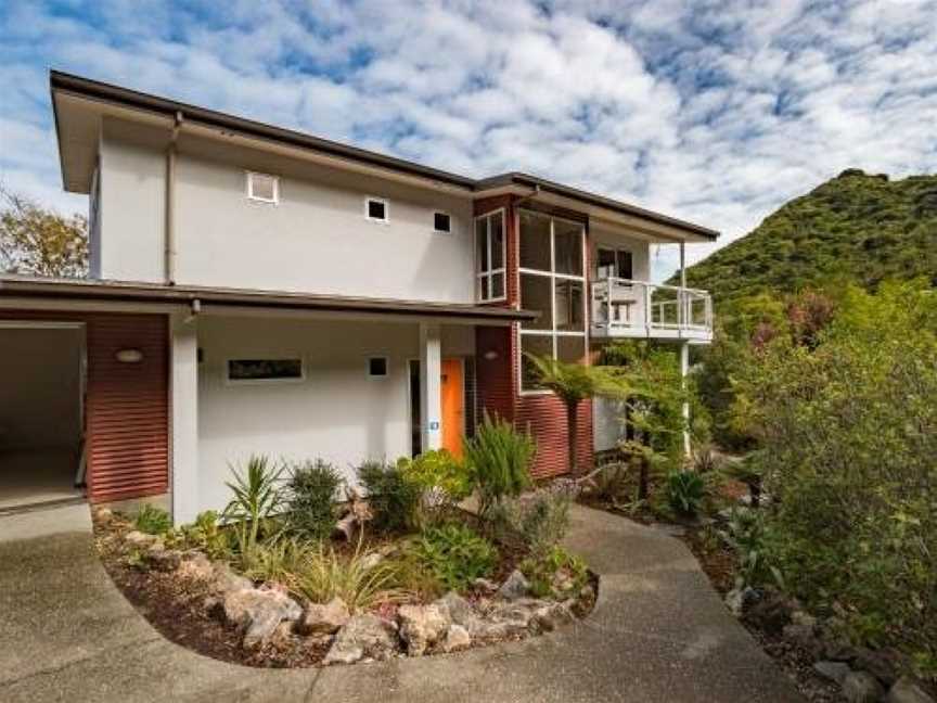 Te Wharepuni - Tata Beach Holiday Home, East Takaka, New Zealand