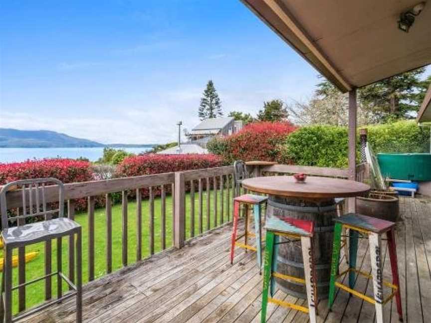 Lakeside Escape - Lake Tarawera Holiday Home, Rotorua, New Zealand