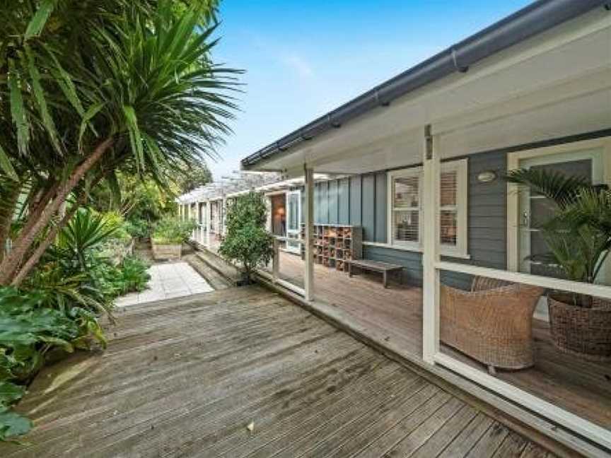 The Long House - Waikanae Holiday Home, Paraparaumu, New Zealand