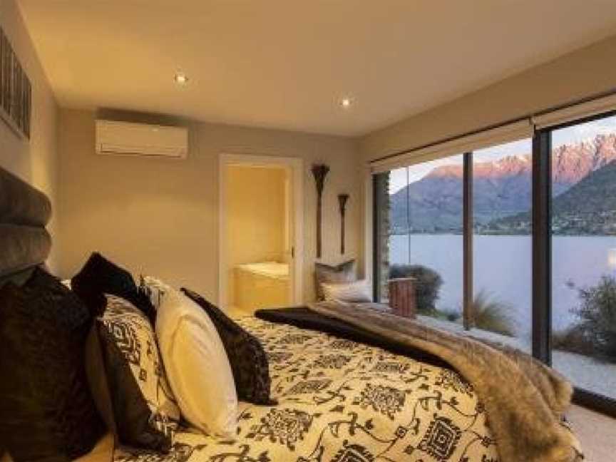 Kohanga Luxury Lakeside Villa by Amazing Accom, Argyle Hill, New Zealand