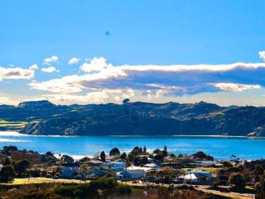 The Beach House on the Hill, Raglan, New Zealand