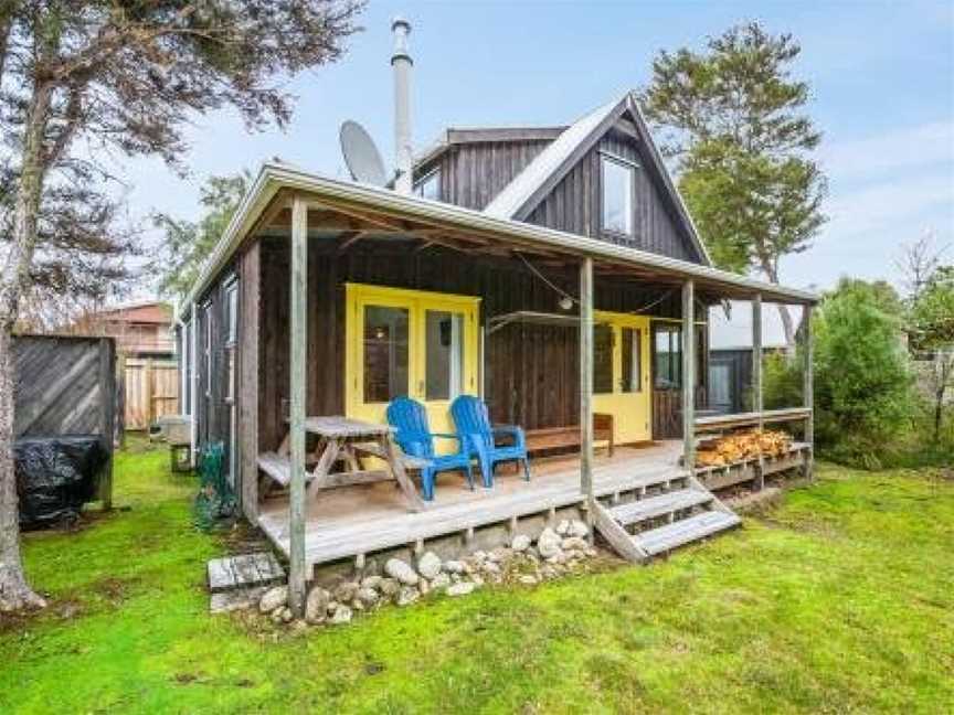 Parehopu Lake House - Taupo Holiday Home, Kuratau, New Zealand