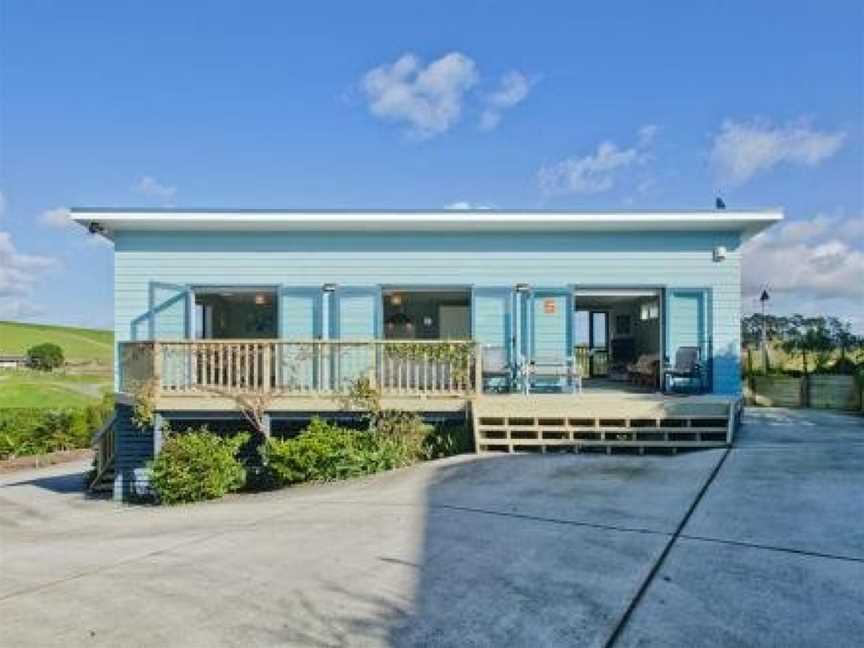 The Blue Cottage with WiFi- Waipu Holiday Home, Waipu, New Zealand