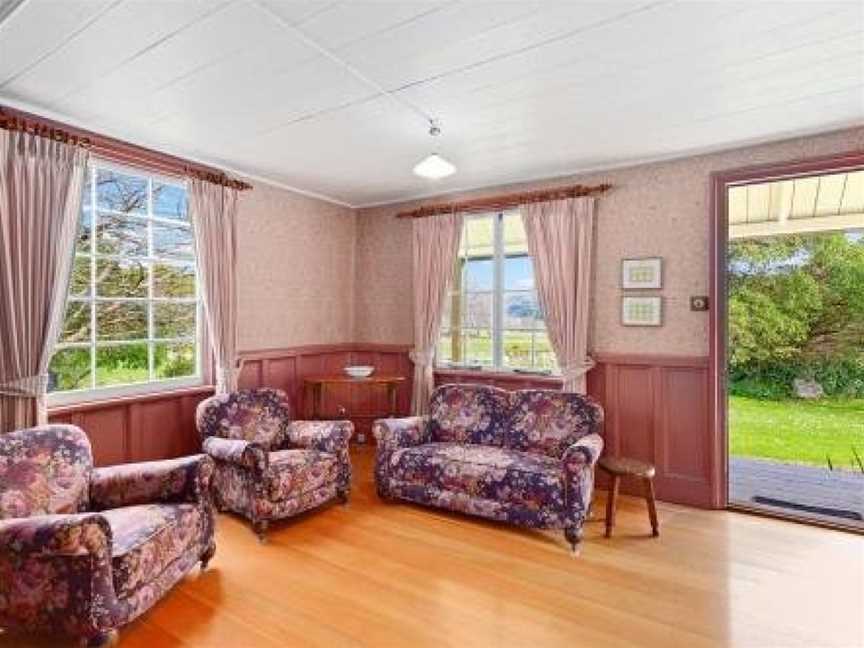 Historic Pavitt Cottage - Robinsons Bay Holiday Home, Akaroa, New Zealand